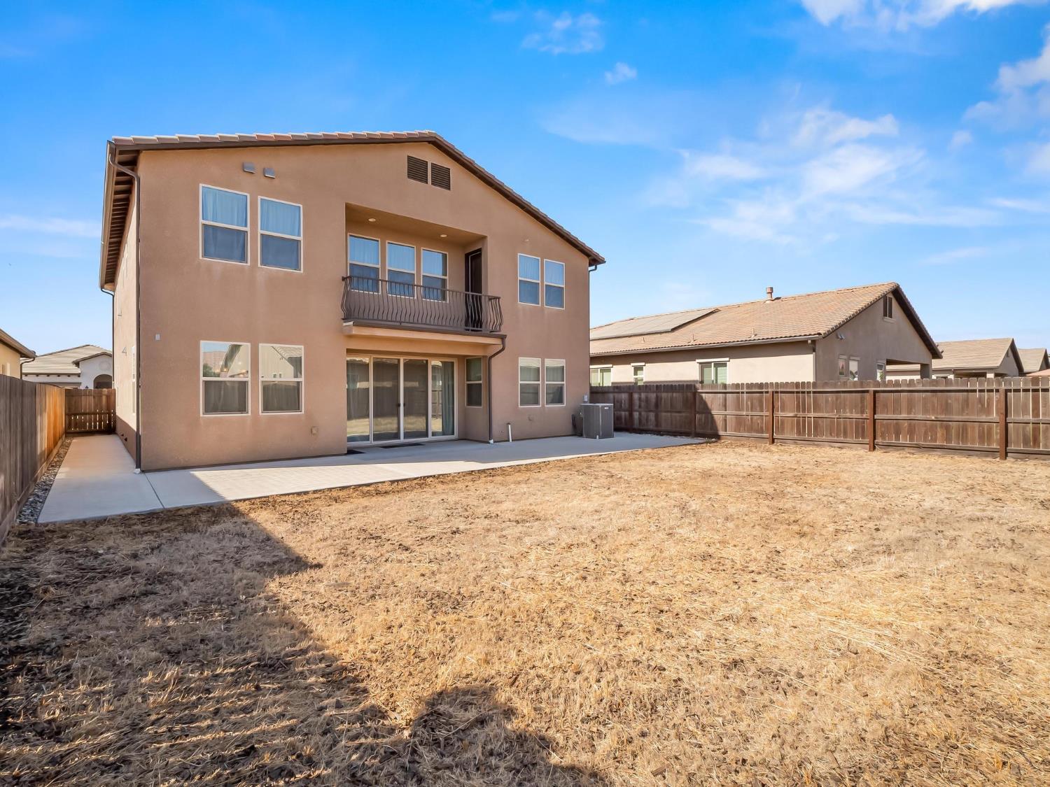 2710 N Laverne Ave, Fresno, CA 93727