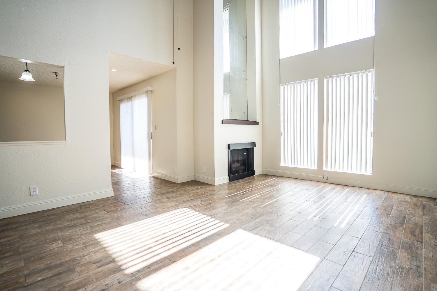 4919 N Millbrook Ave #207, Fresno, CA 93726