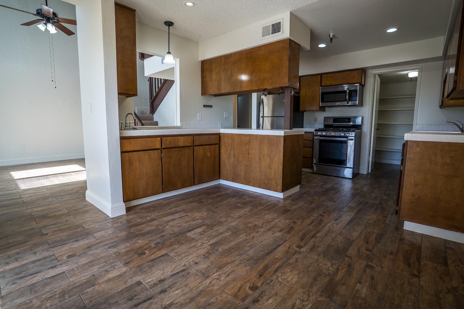 4919 N Millbrook Ave #207, Fresno, CA 93726
