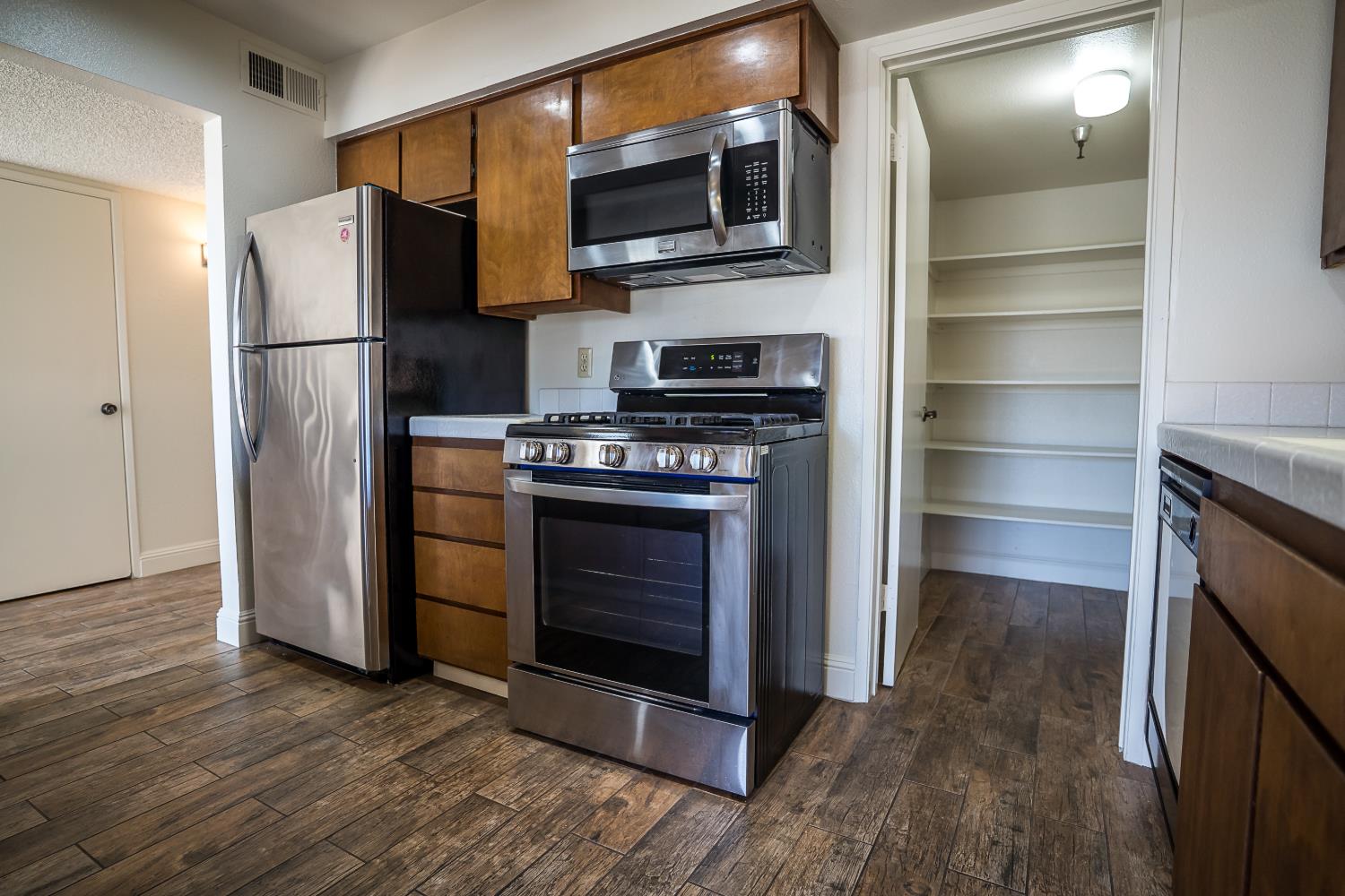 4919 N Millbrook Ave #207, Fresno, CA 93726