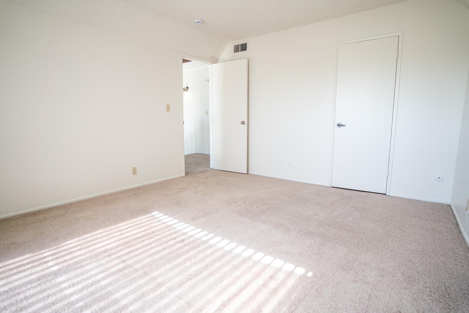4919 N Millbrook Ave #207, Fresno, CA 93726