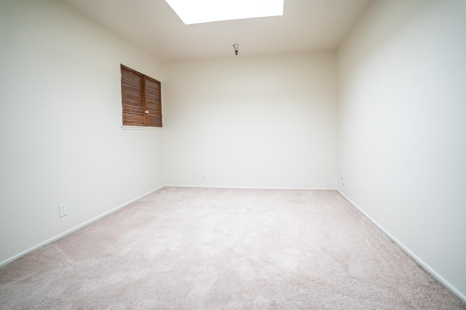 4919 N Millbrook Ave #207, Fresno, CA 93726