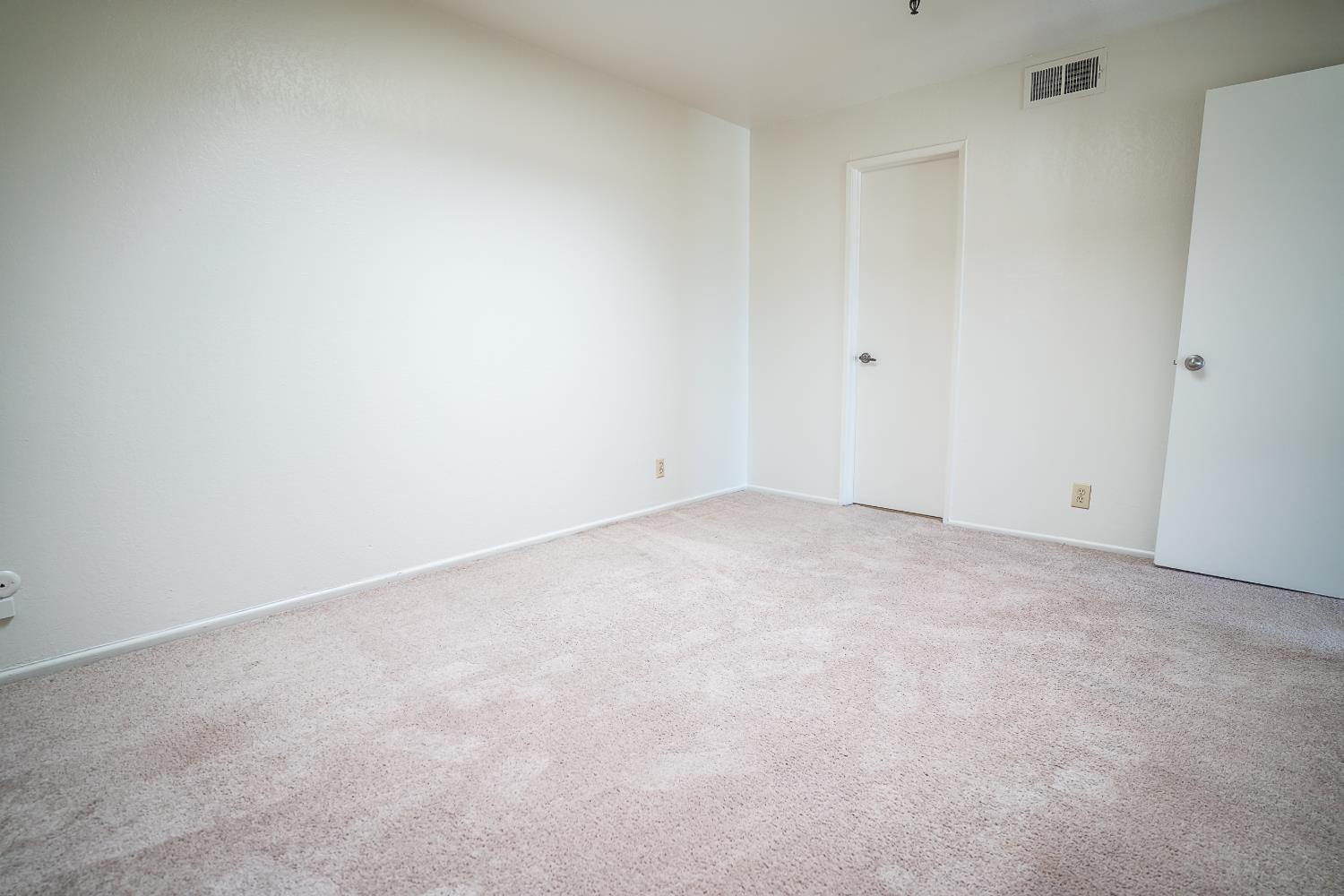 4919 N Millbrook Ave #207, Fresno, CA 93726