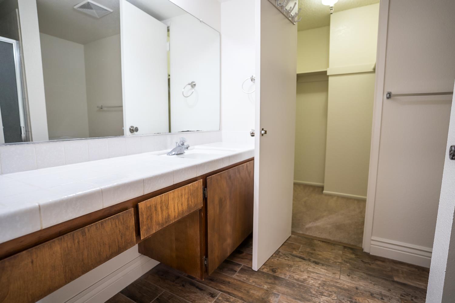 4919 N Millbrook Ave #207, Fresno, CA 93726