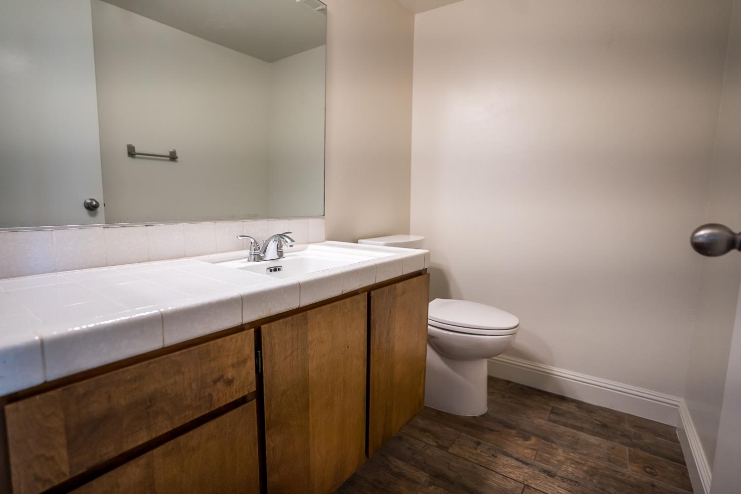 4919 N Millbrook Ave #207, Fresno, CA 93726