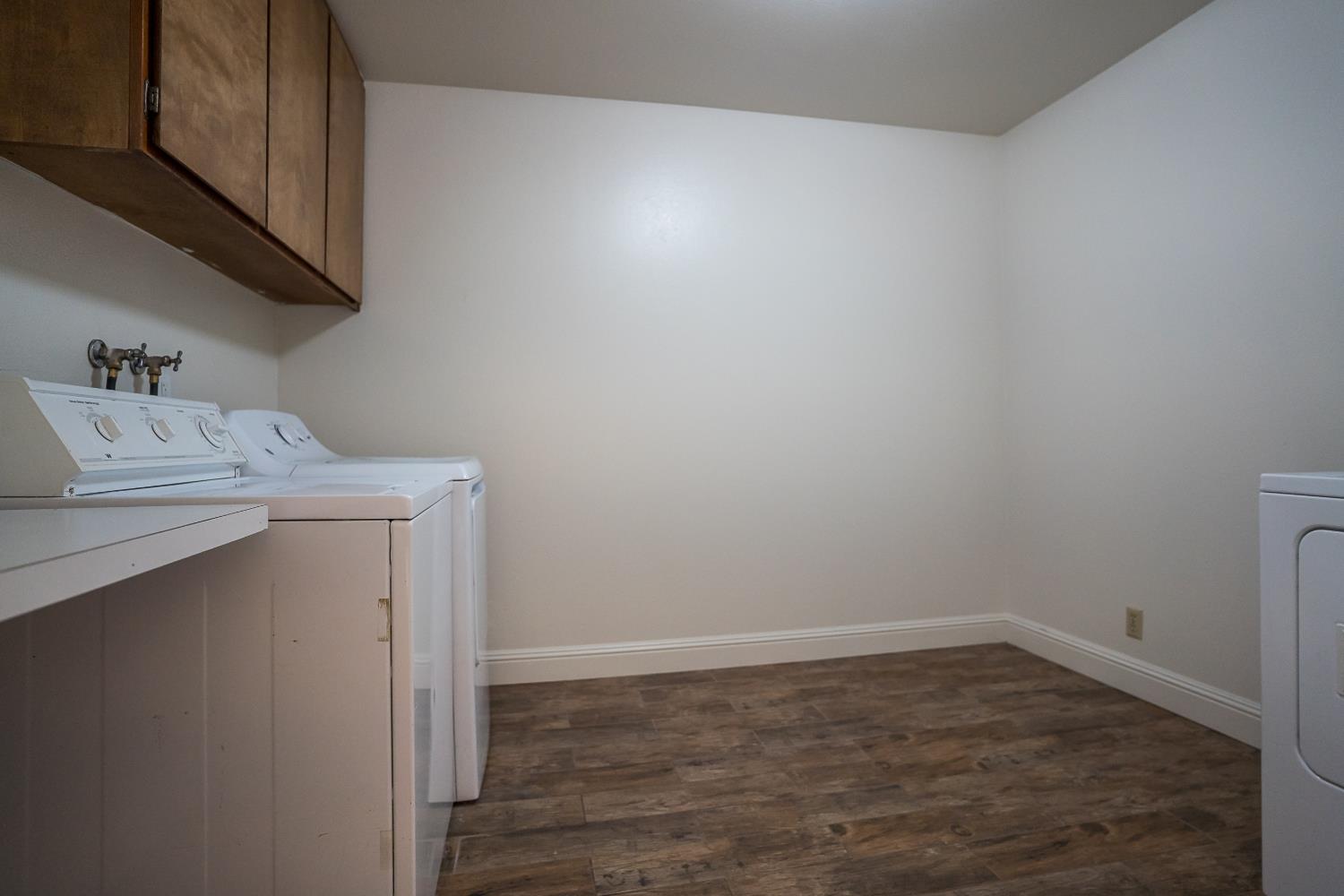 4919 N Millbrook Ave #207, Fresno, CA 93726