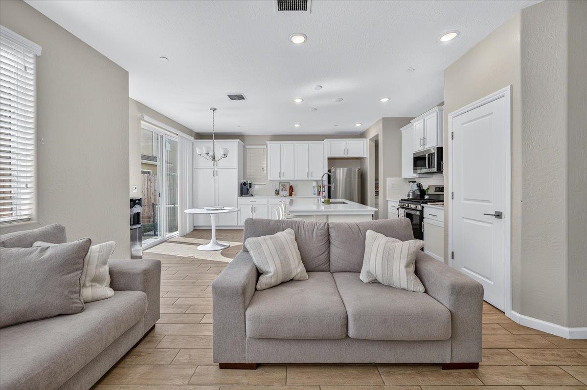 1118 N Elevations Way W, Madera, CA 93636