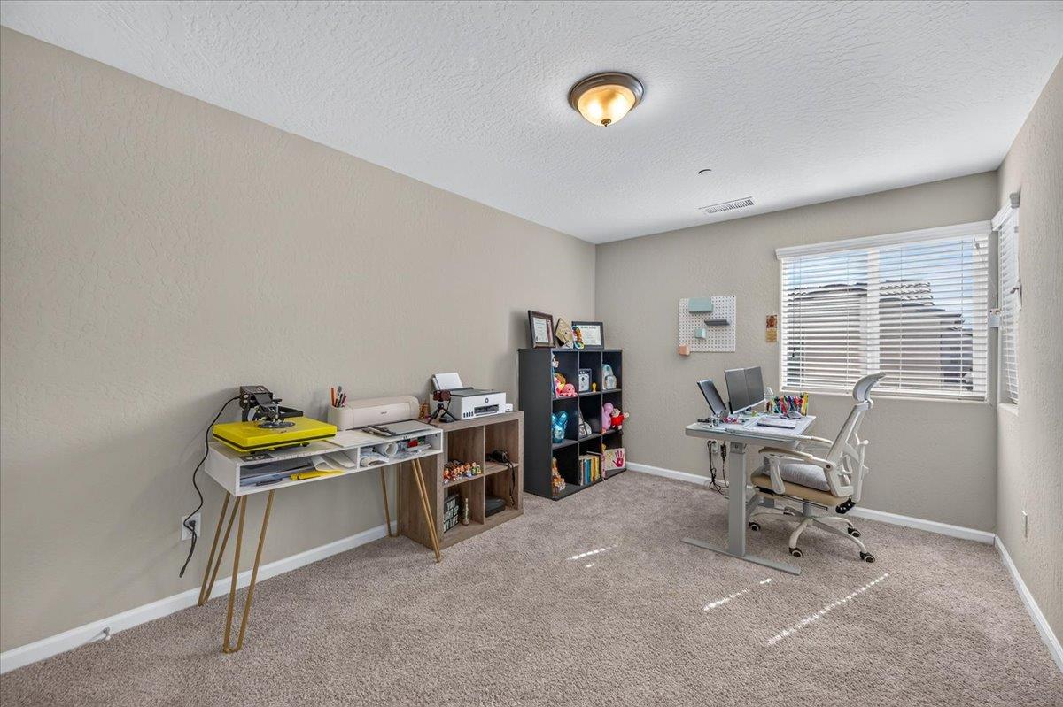 1118 N Elevations Way W, Madera, CA 93636