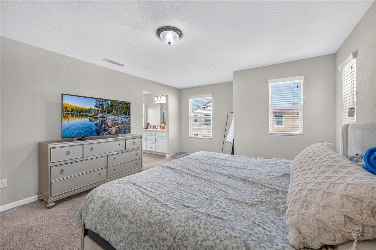 1118 N Elevations Way W, Madera, CA 93636