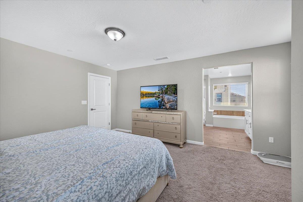 1118 N Elevations Way W, Madera, CA 93636