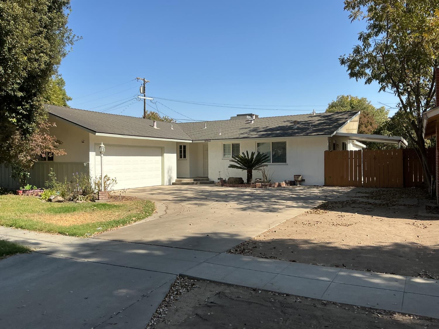 2902 N Fisher St, Fresno, CA 93703