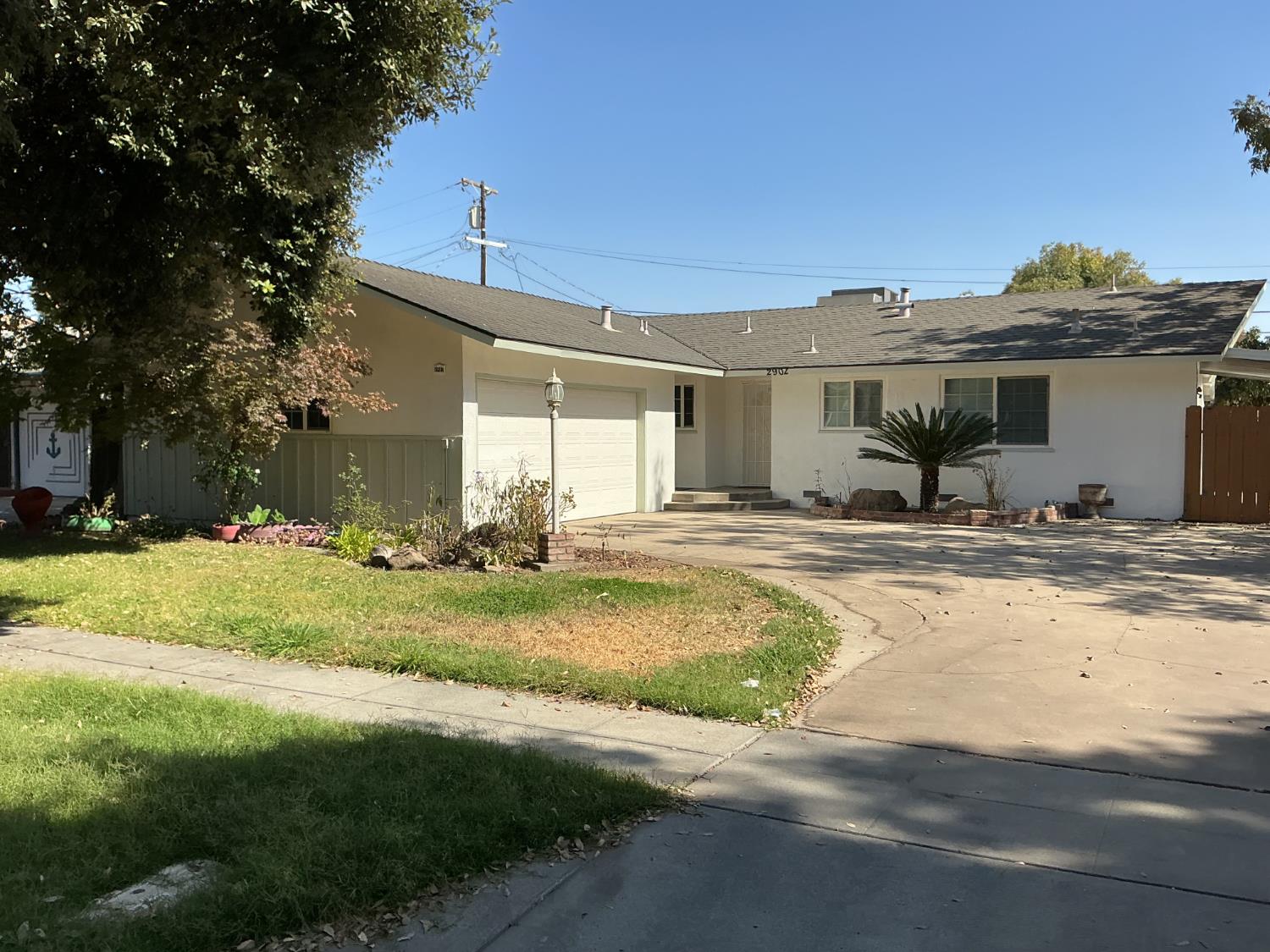 2902 N Fisher St, Fresno, CA 93703