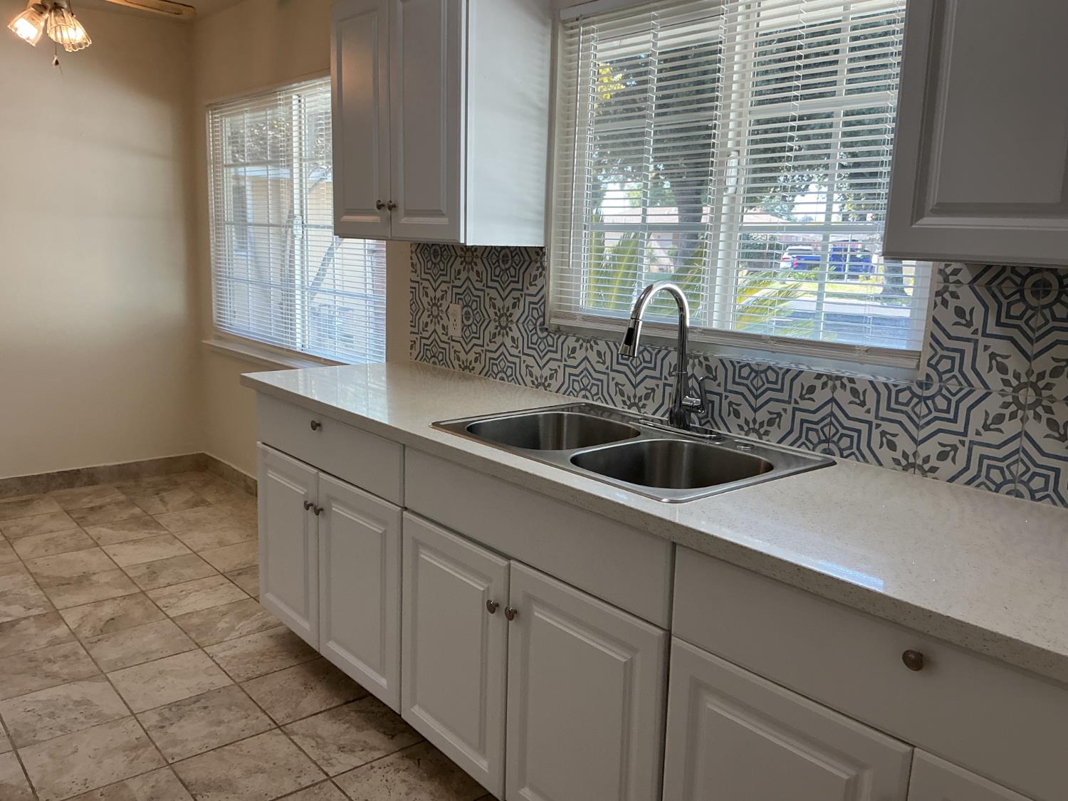 2902 N Fisher St, Fresno, CA 93703