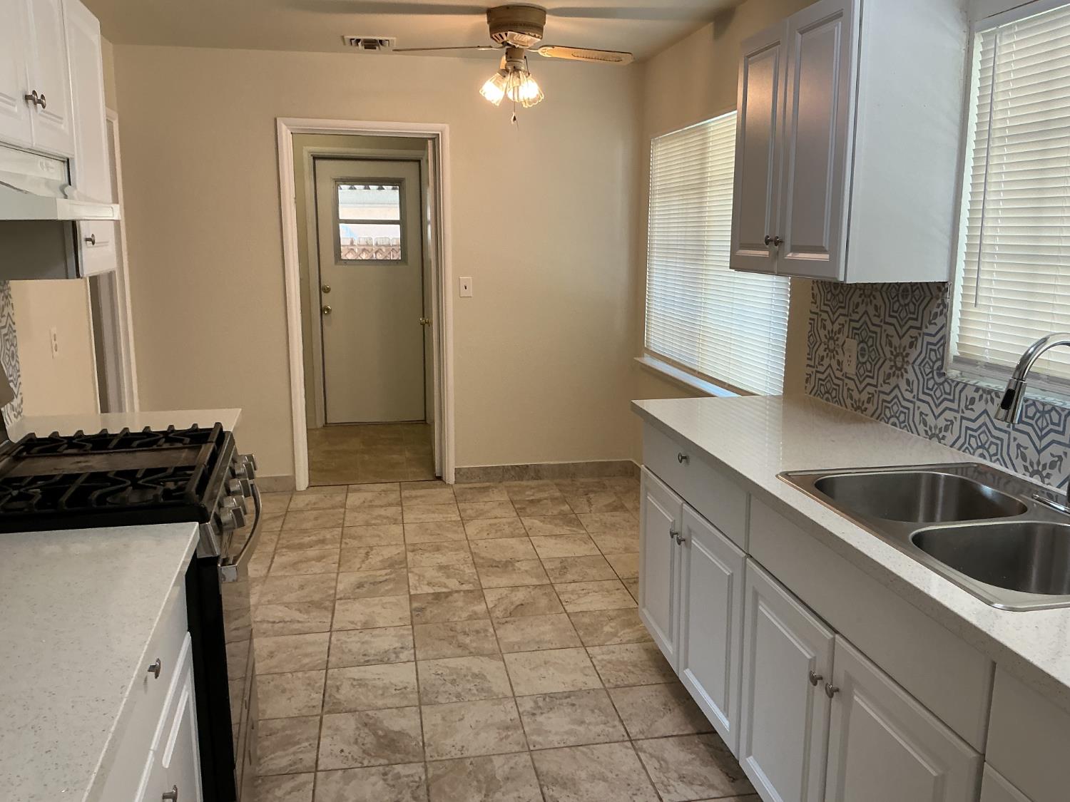 2902 N Fisher St, Fresno, CA 93703