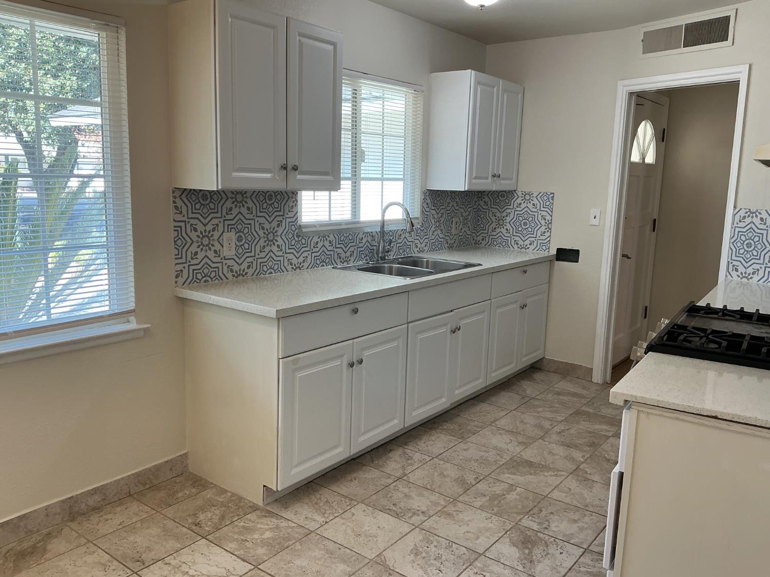 2902 N Fisher St, Fresno, CA 93703