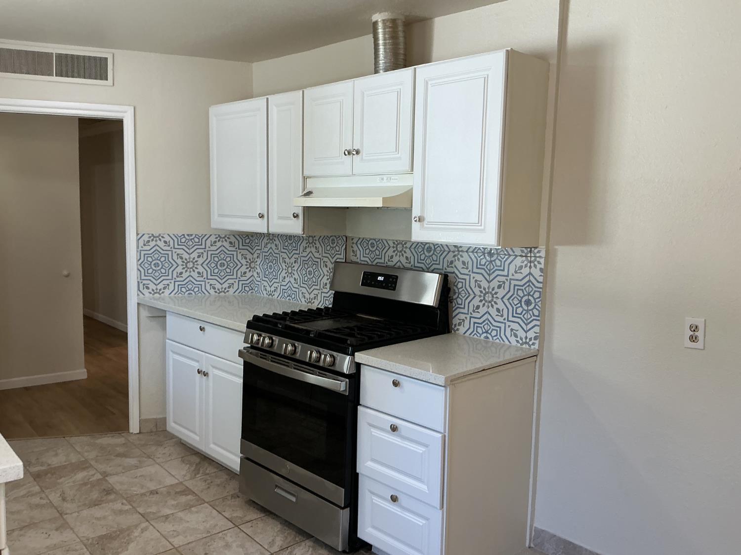 2902 N Fisher St, Fresno, CA 93703