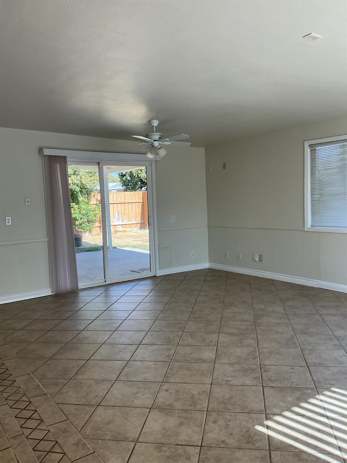 2902 N Fisher St, Fresno, CA 93703