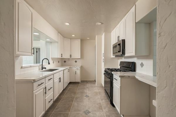 1921 N 11th Ave, Hanford, CA 93230