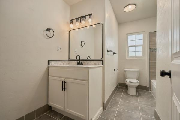 1921 N 11th Ave, Hanford, CA 93230