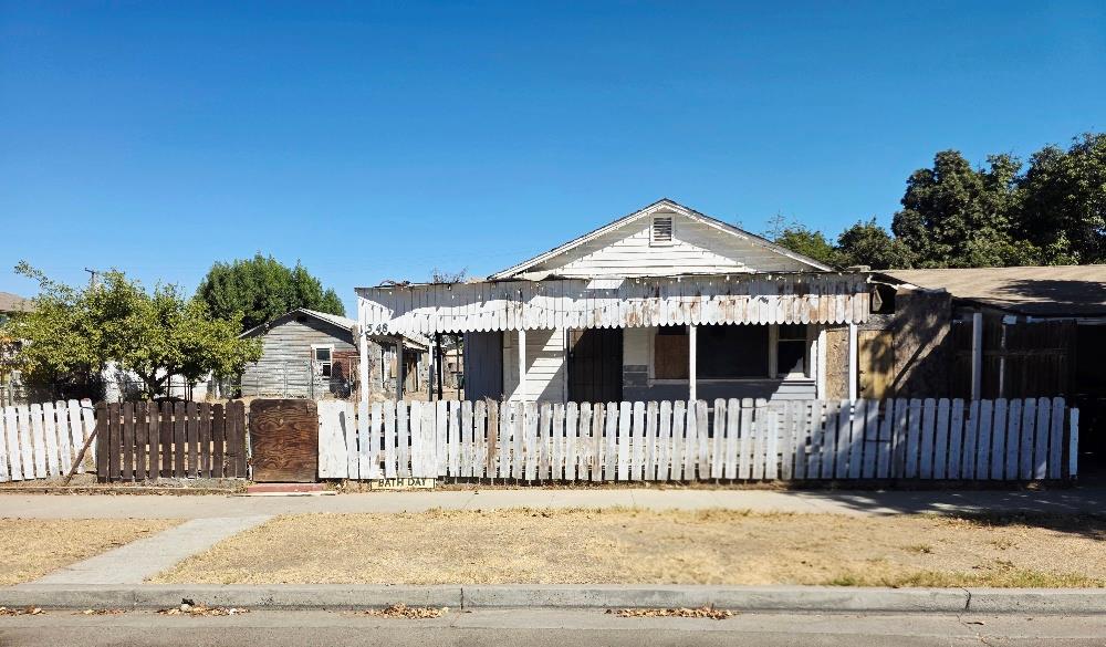 1348 J St, Reedley, CA 93654
