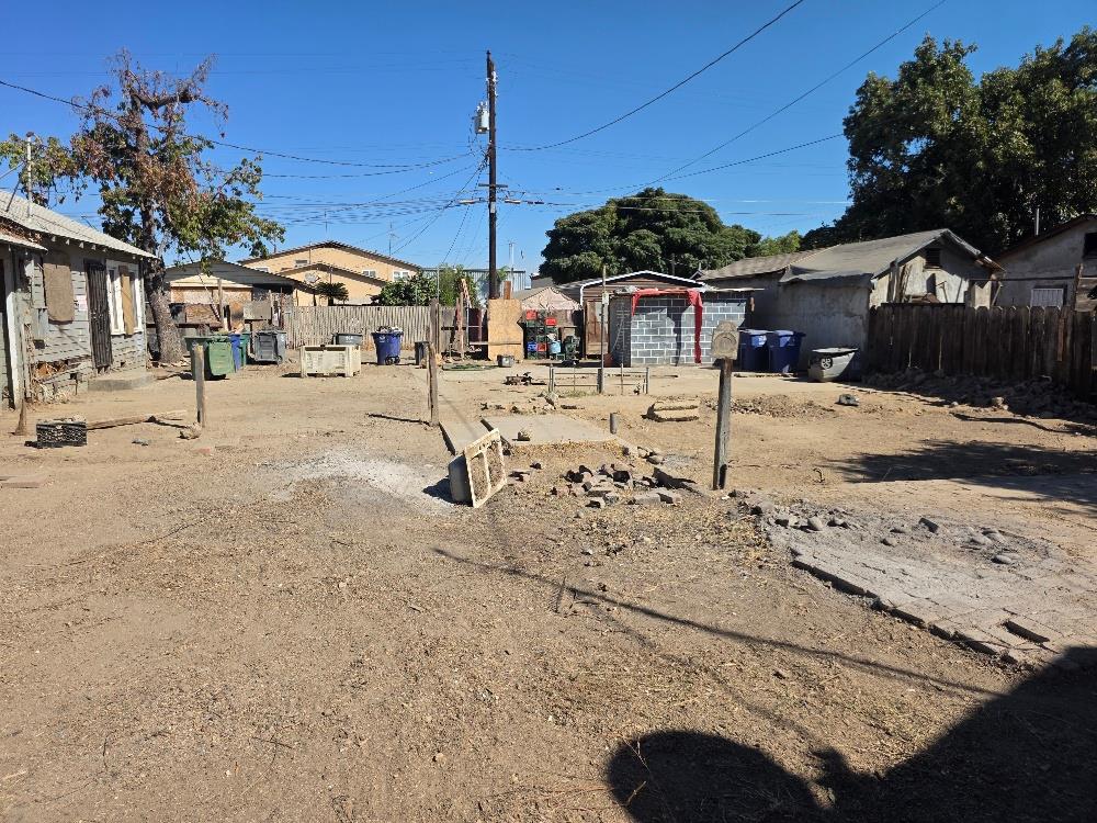 1348 J St, Reedley, CA 93654