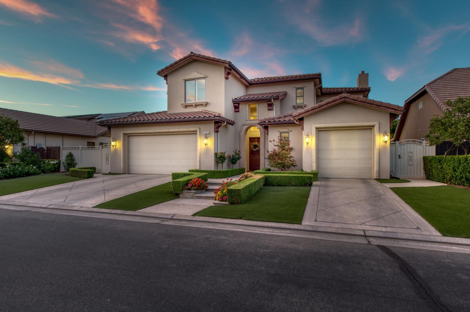561 W Derbyshire Ln, Clovis, CA 93619