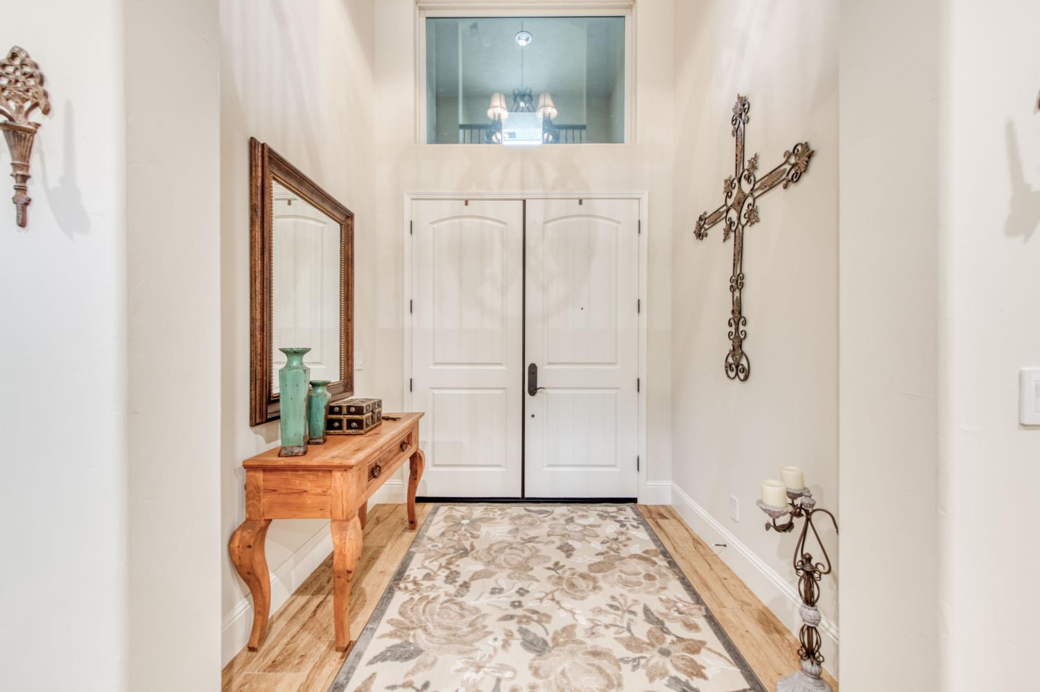 561 W Derbyshire Ln, Clovis, CA 93619