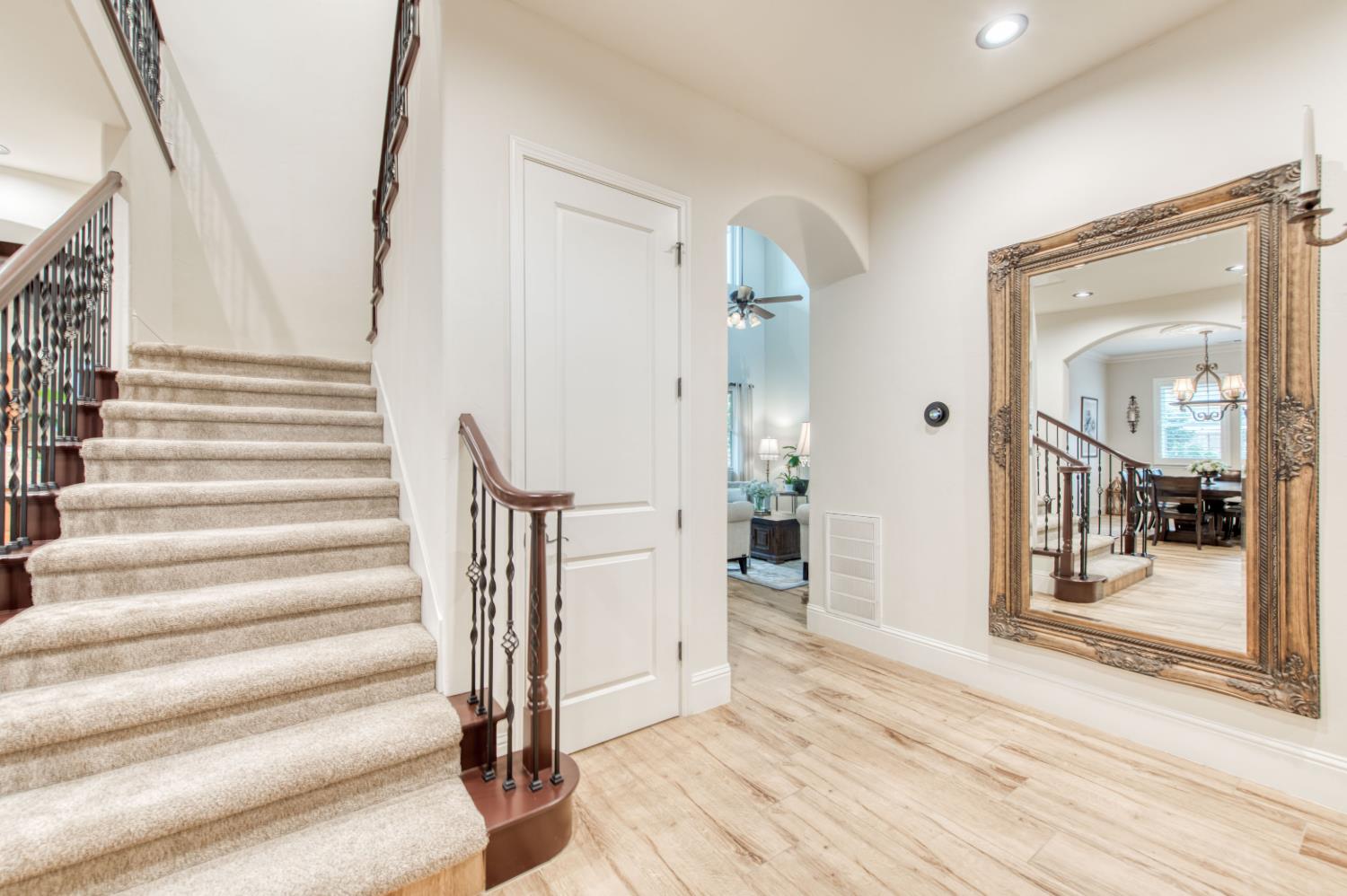 561 W Derbyshire Ln, Clovis, CA 93619