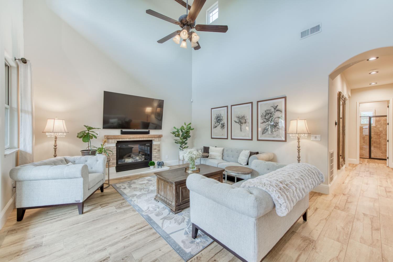 561 W Derbyshire Ln, Clovis, CA 93619