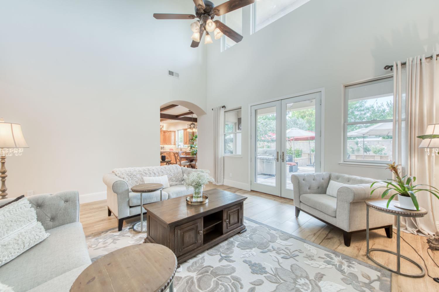 561 W Derbyshire Ln, Clovis, CA 93619