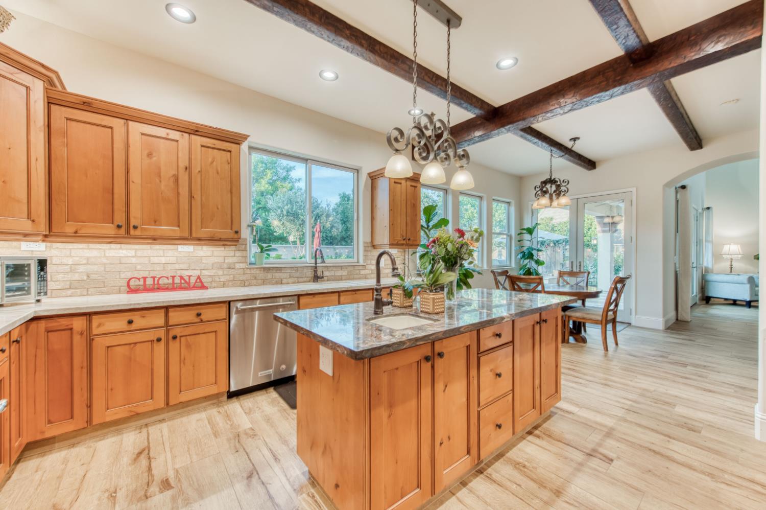 561 W Derbyshire Ln, Clovis, CA 93619