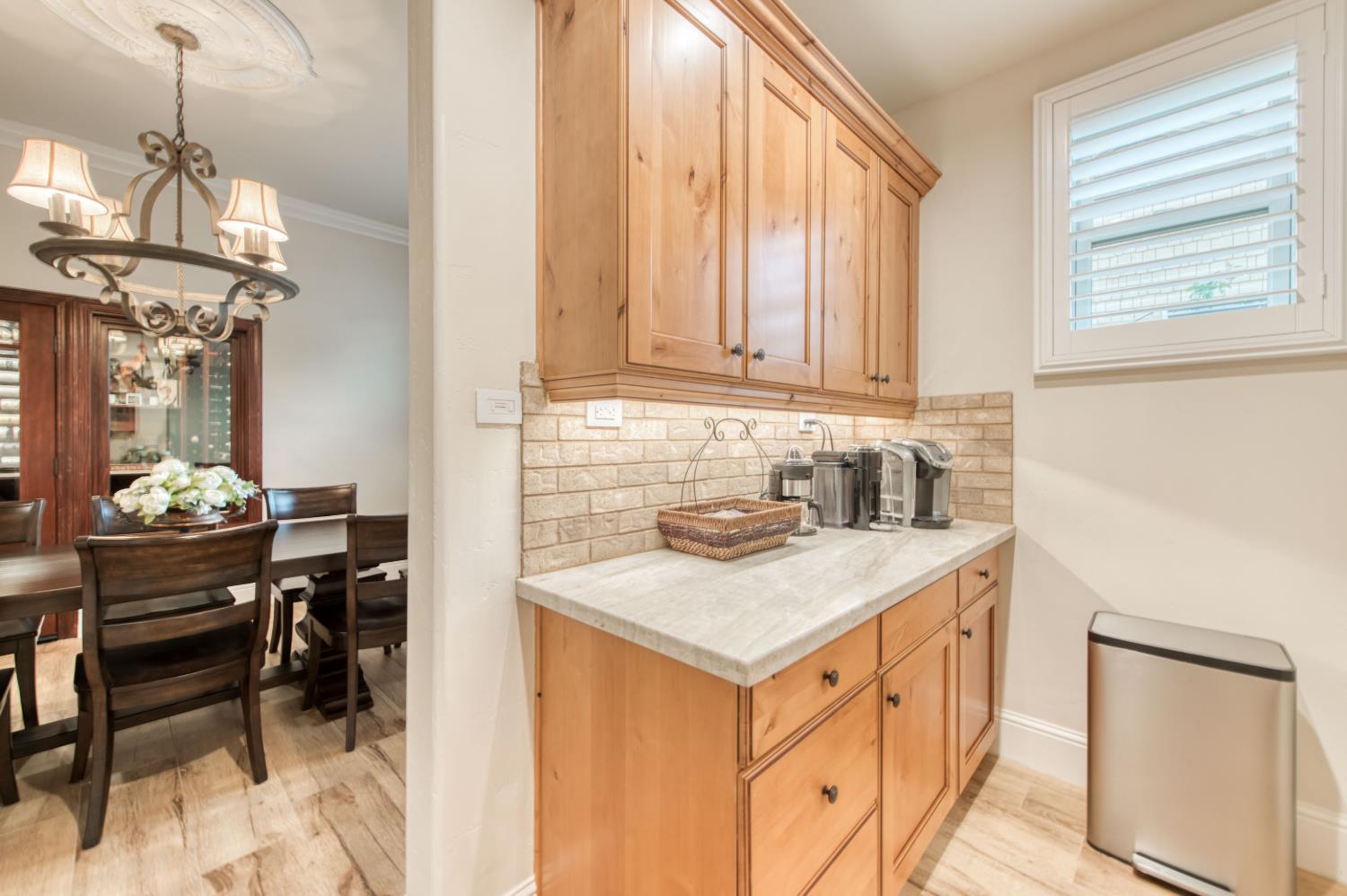561 W Derbyshire Ln, Clovis, CA 93619