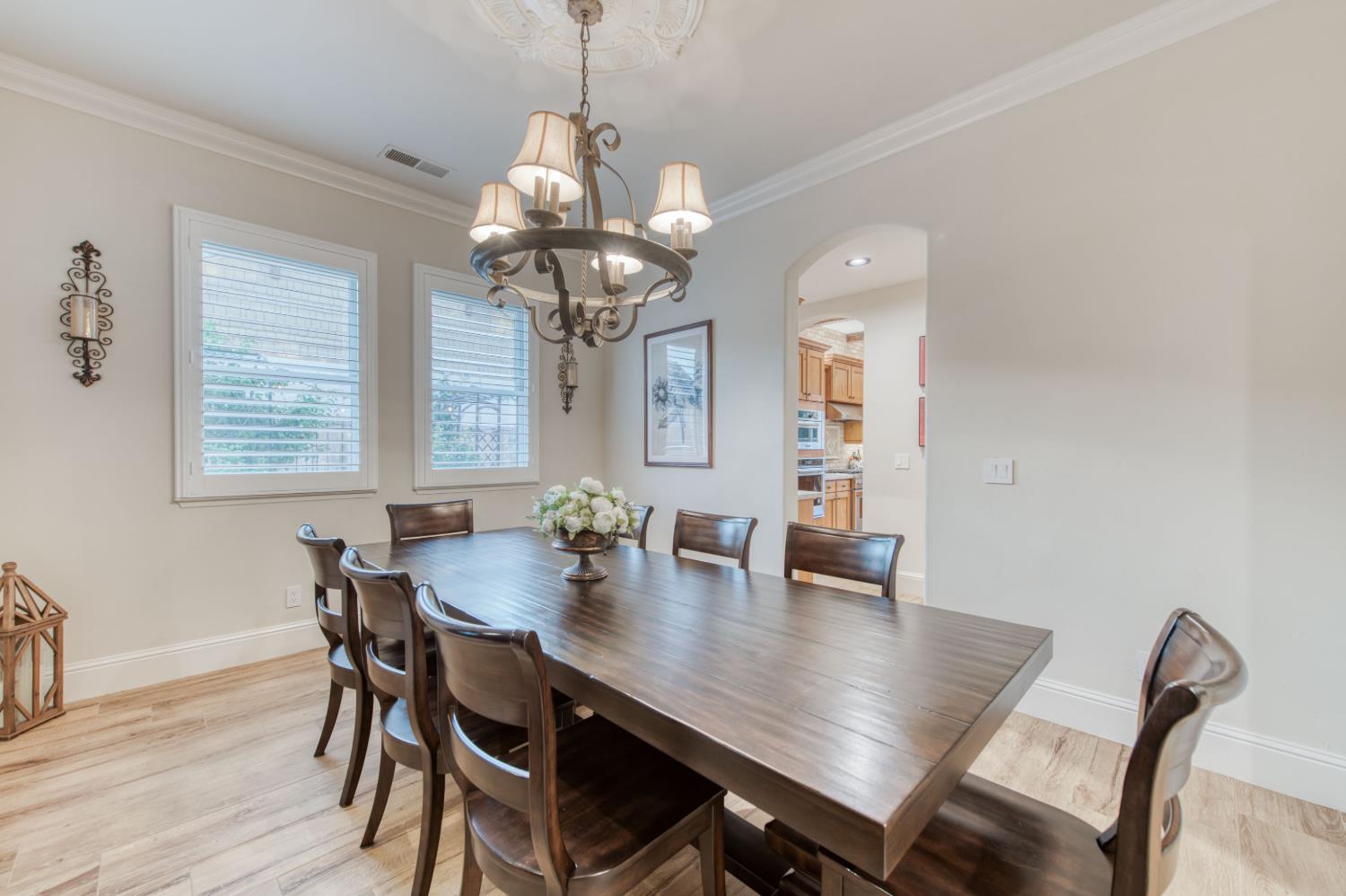 561 W Derbyshire Ln, Clovis, CA 93619
