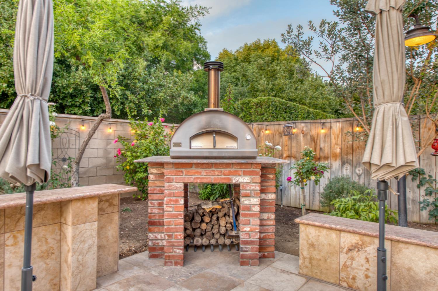 561 W Derbyshire Ln, Clovis, CA 93619