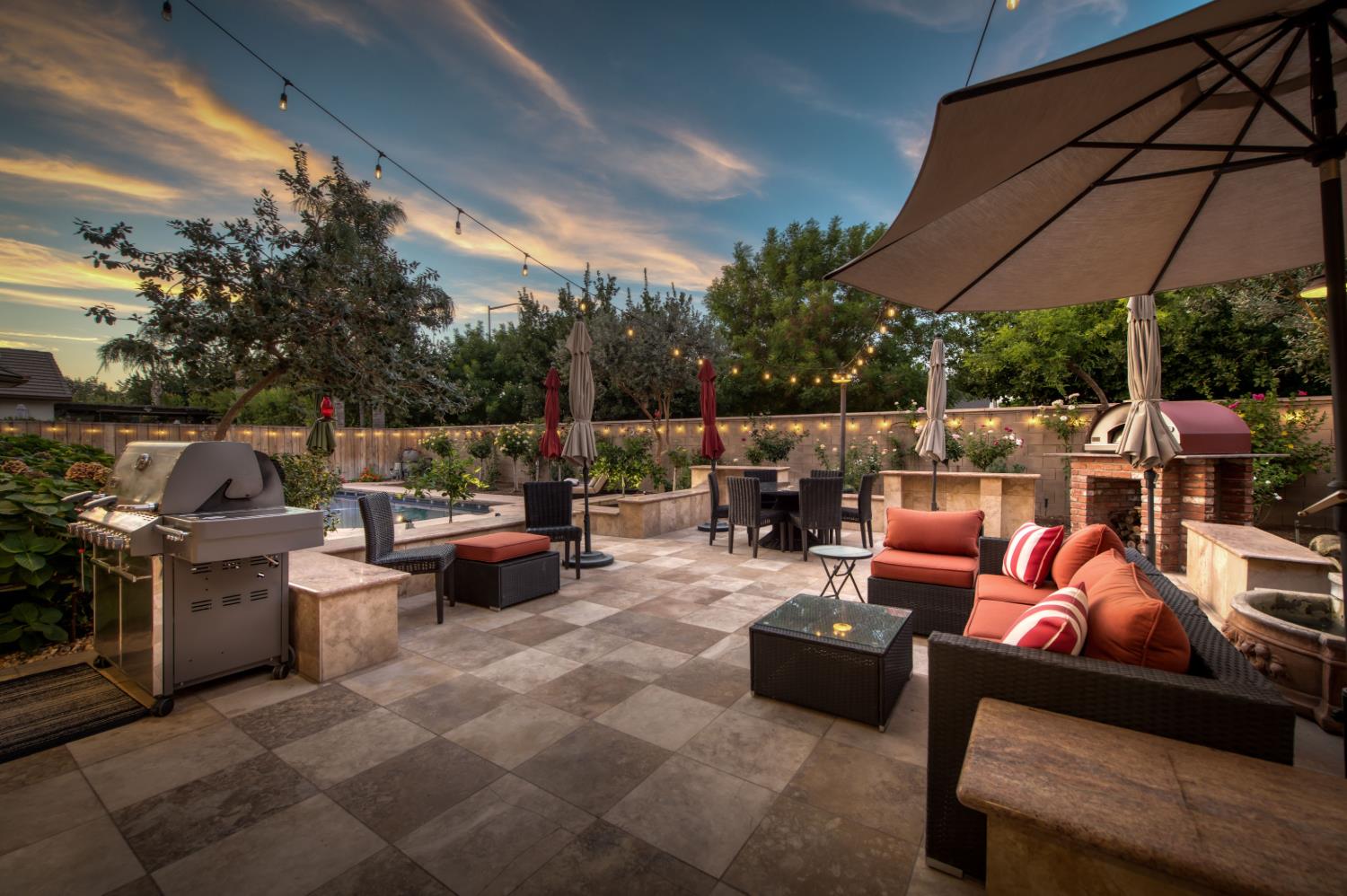 561 W Derbyshire Ln, Clovis, CA 93619