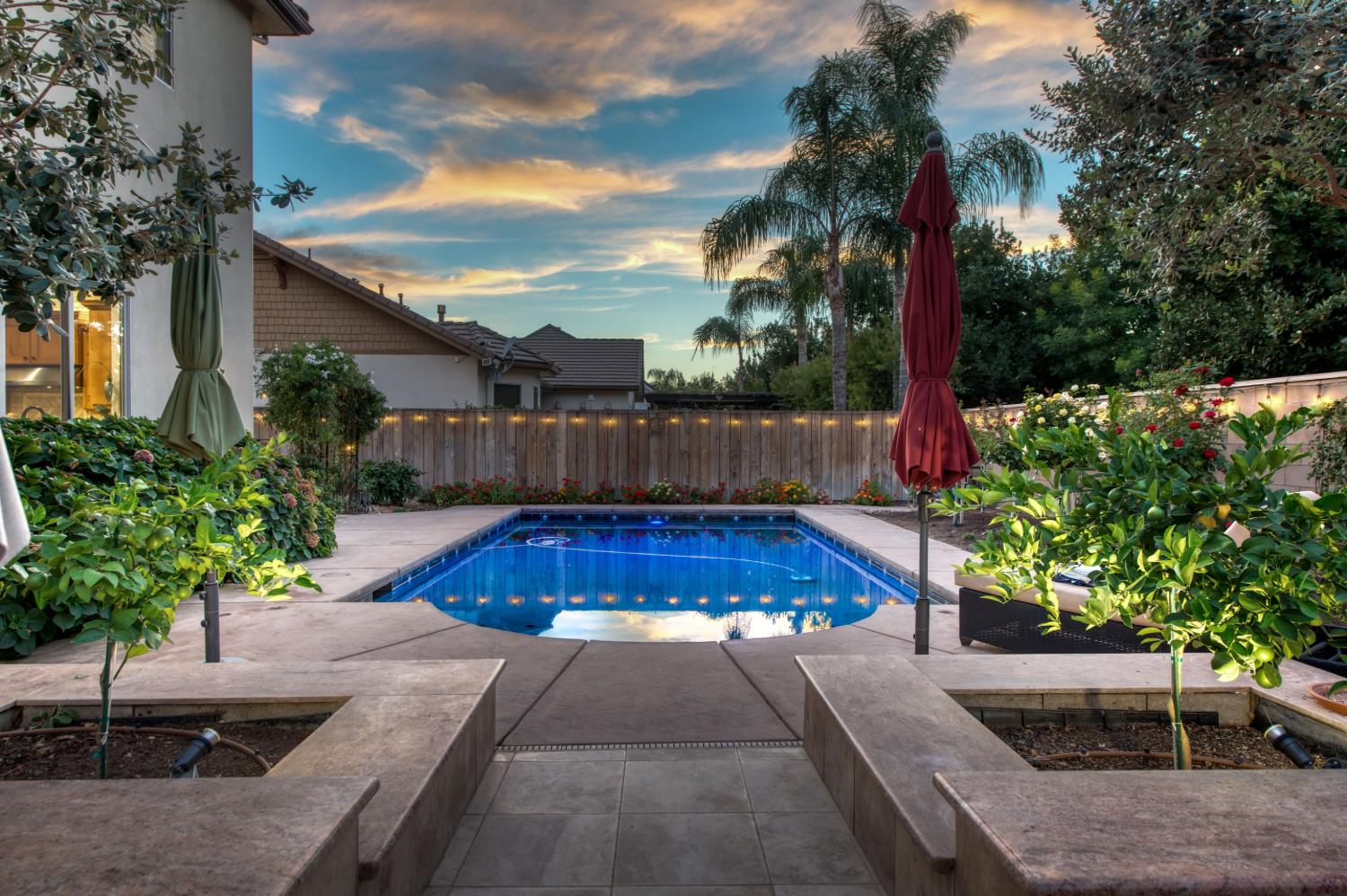 561 W Derbyshire Ln, Clovis, CA 93619