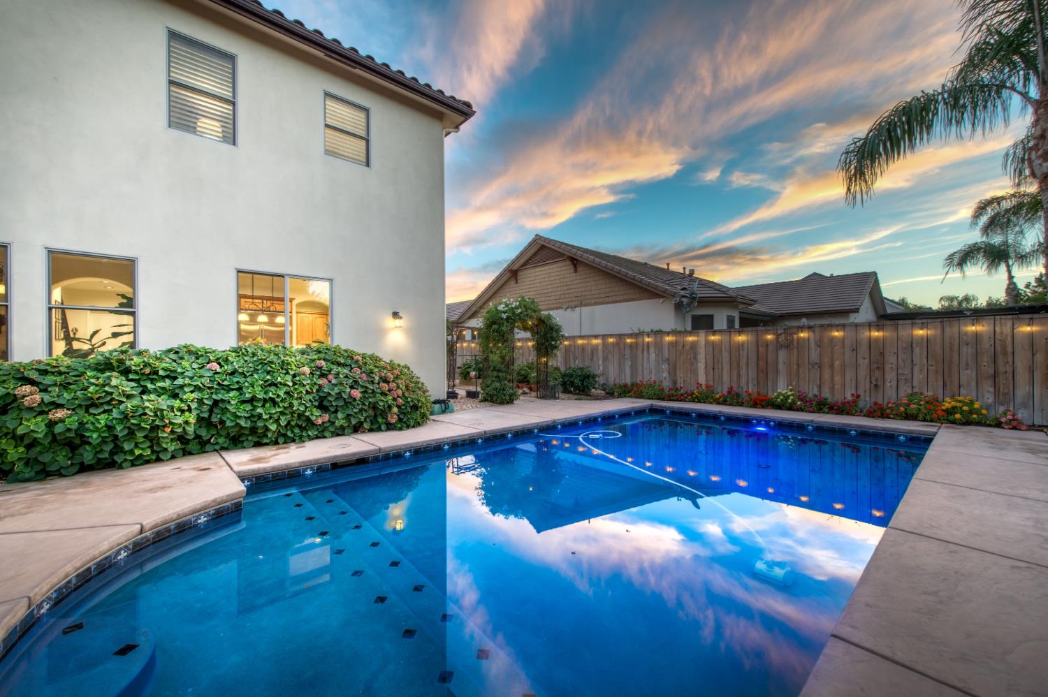 561 W Derbyshire Ln, Clovis, CA 93619