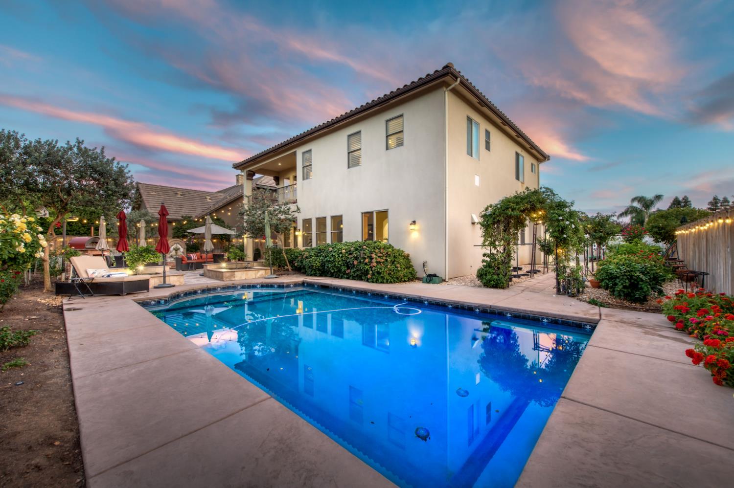 561 W Derbyshire Ln, Clovis, CA 93619