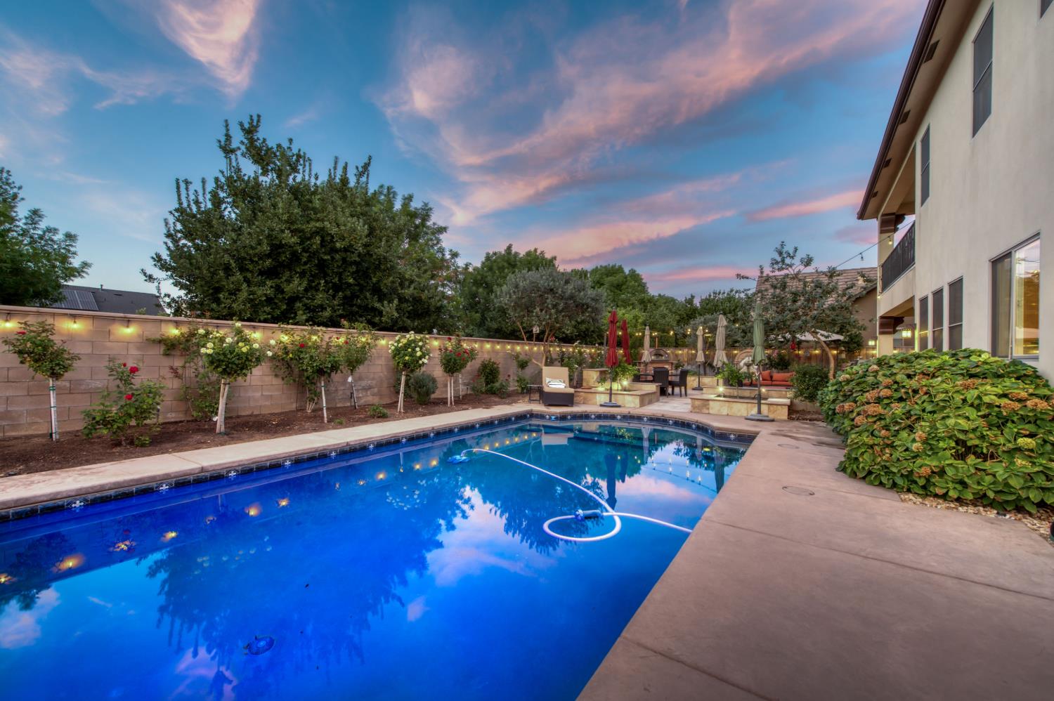 561 W Derbyshire Ln, Clovis, CA 93619