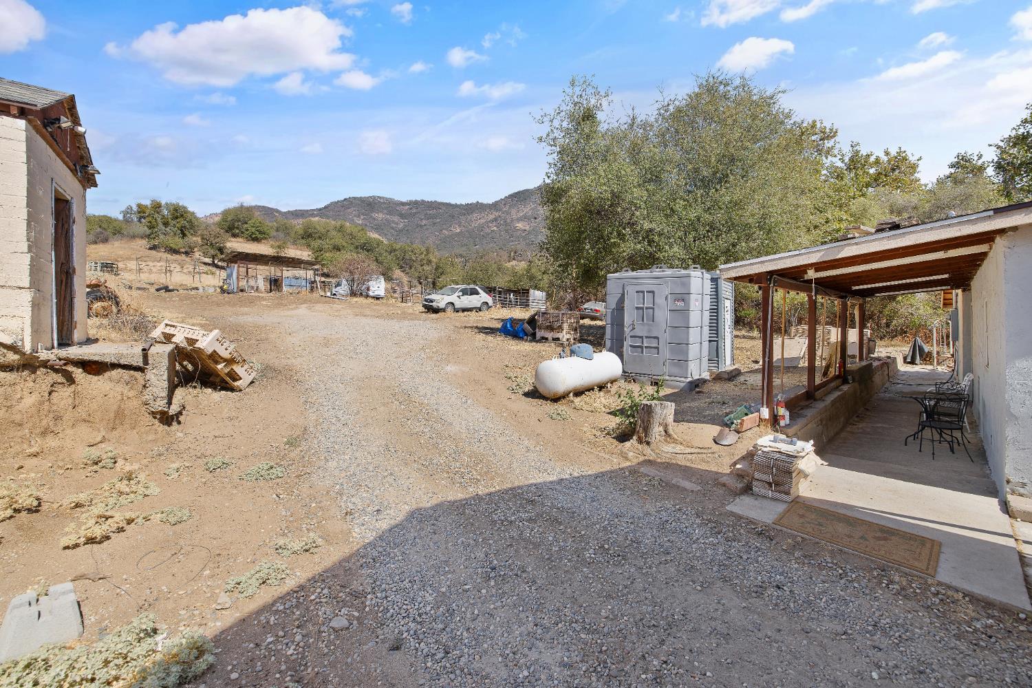 37590 E Kings Canyon Rd, Dunlap, CA 93621