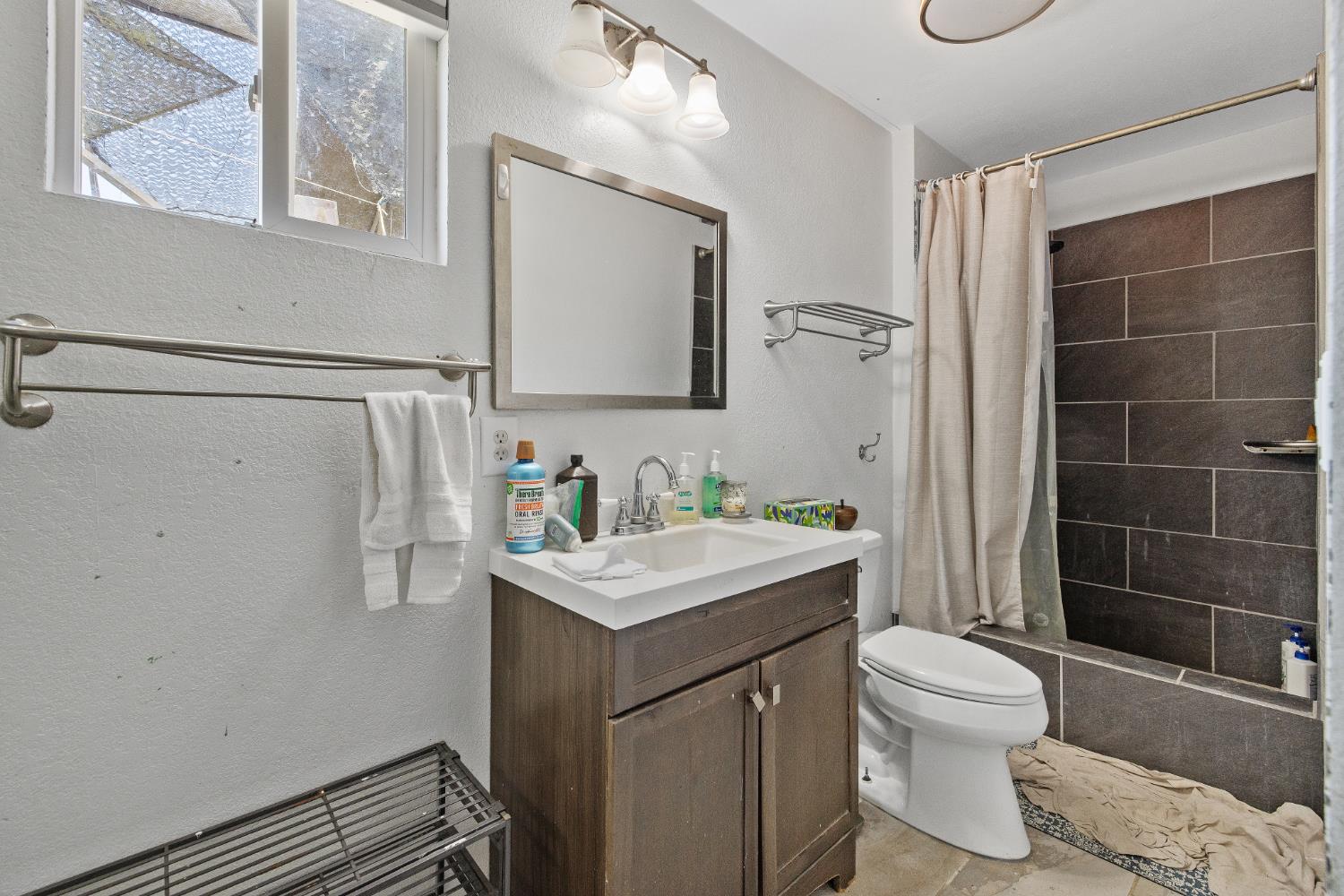 37590 E Kings Canyon Rd, Dunlap, CA 93621