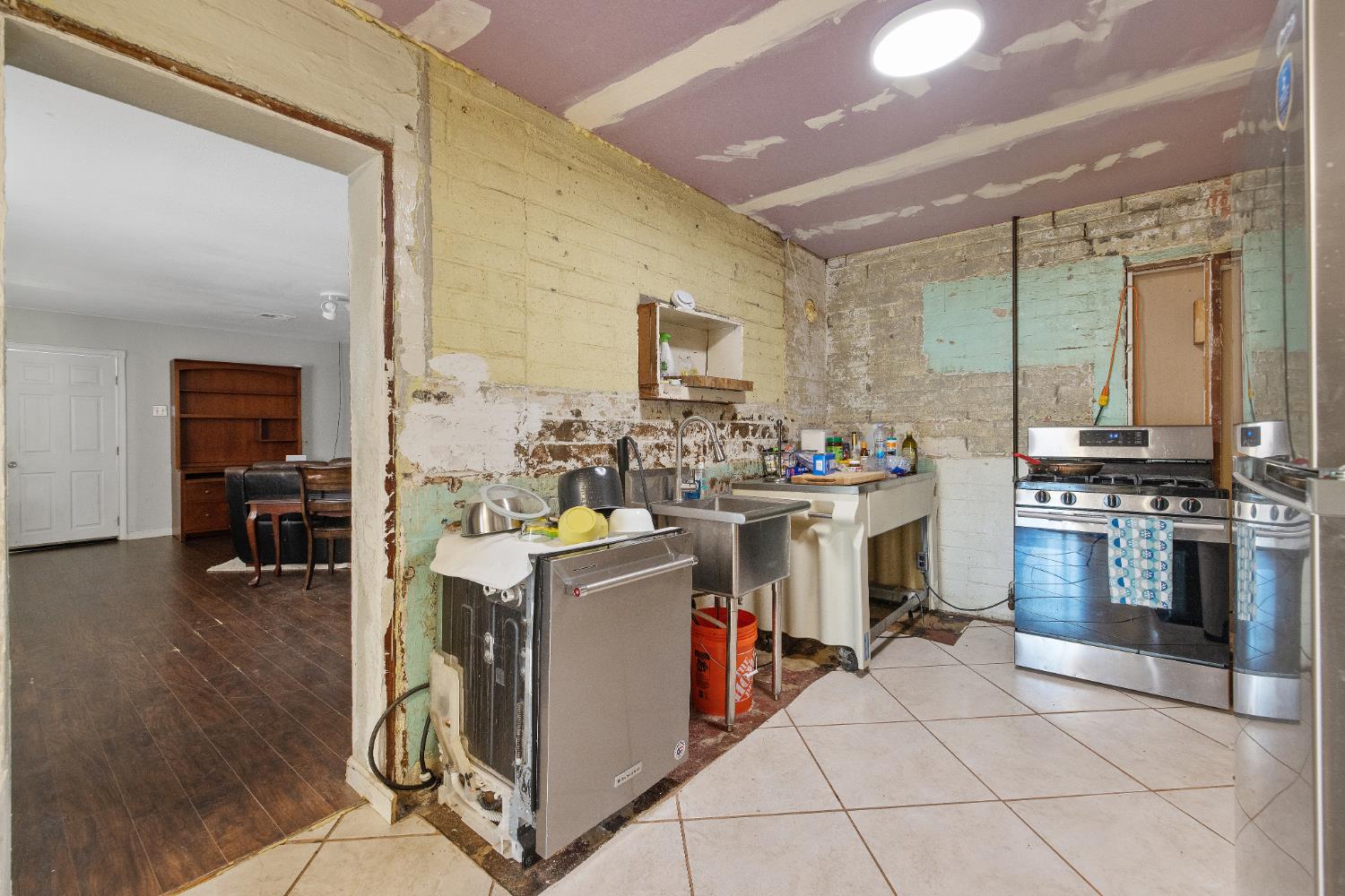 37590 E Kings Canyon Rd, Dunlap, CA 93621