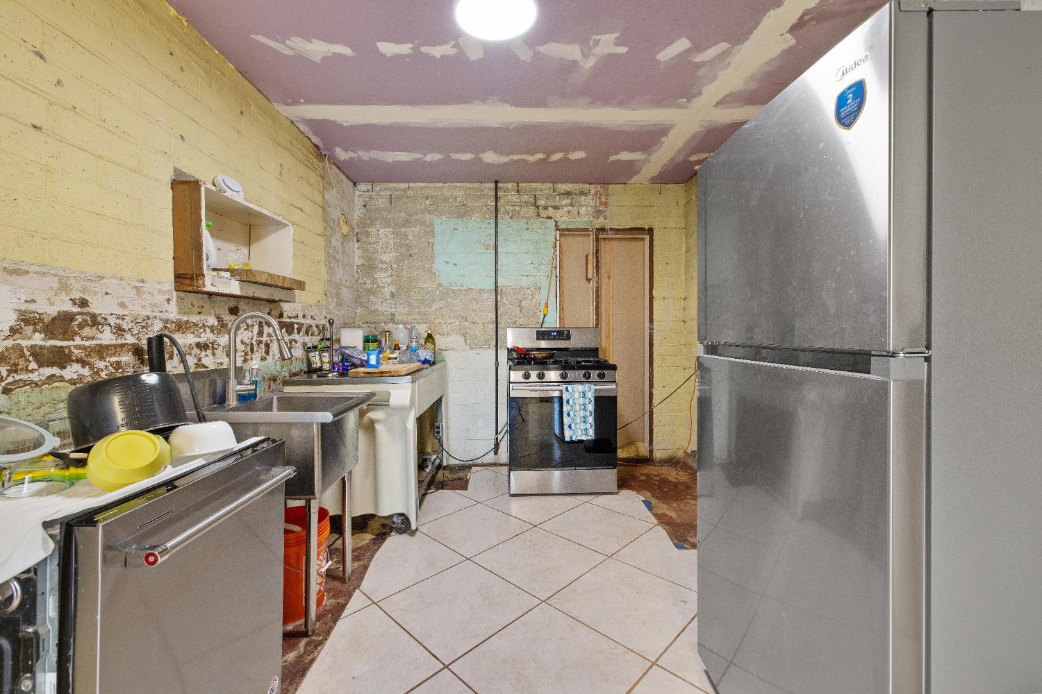37590 E Kings Canyon Rd, Dunlap, CA 93621