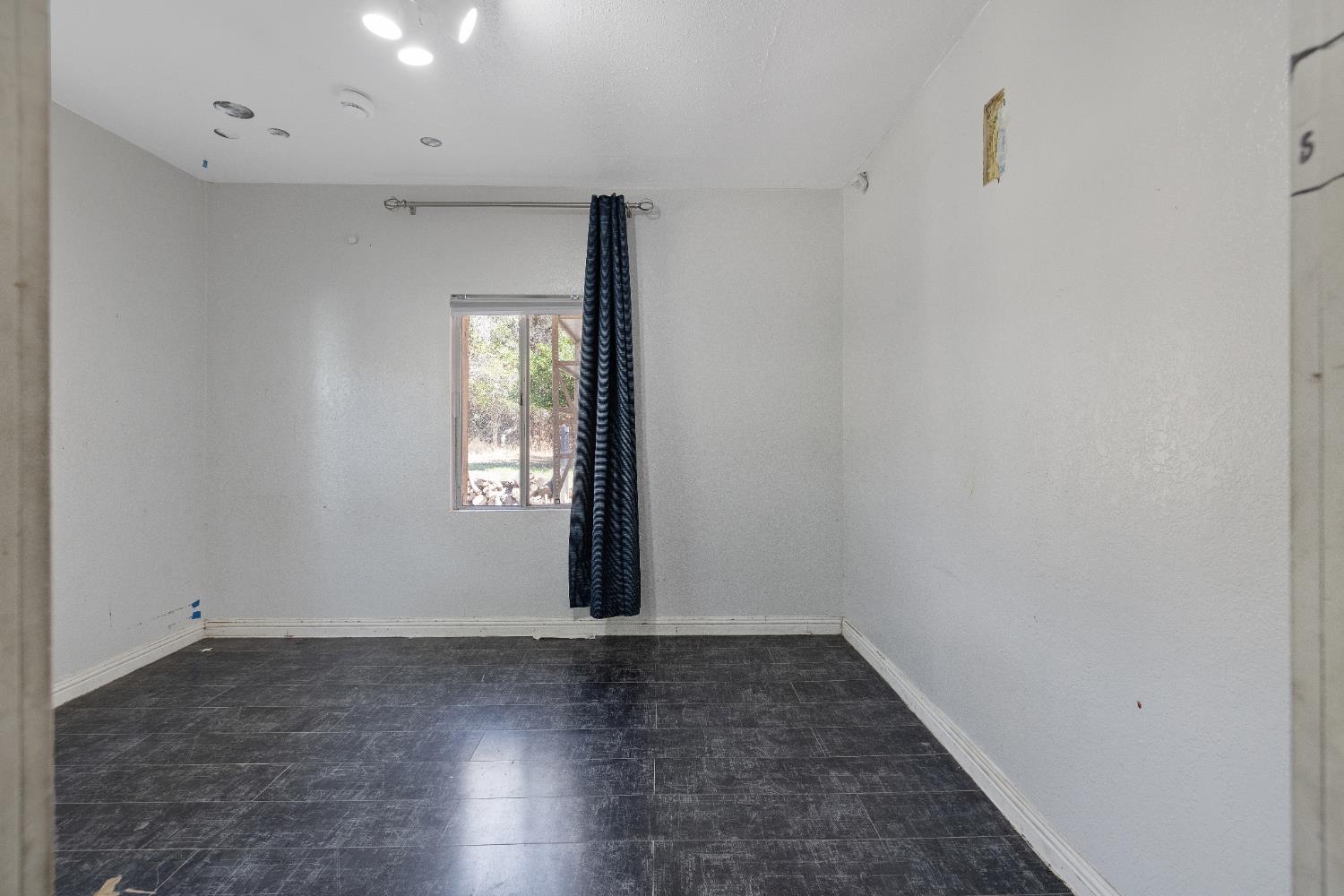37590 E Kings Canyon Rd, Dunlap, CA 93621