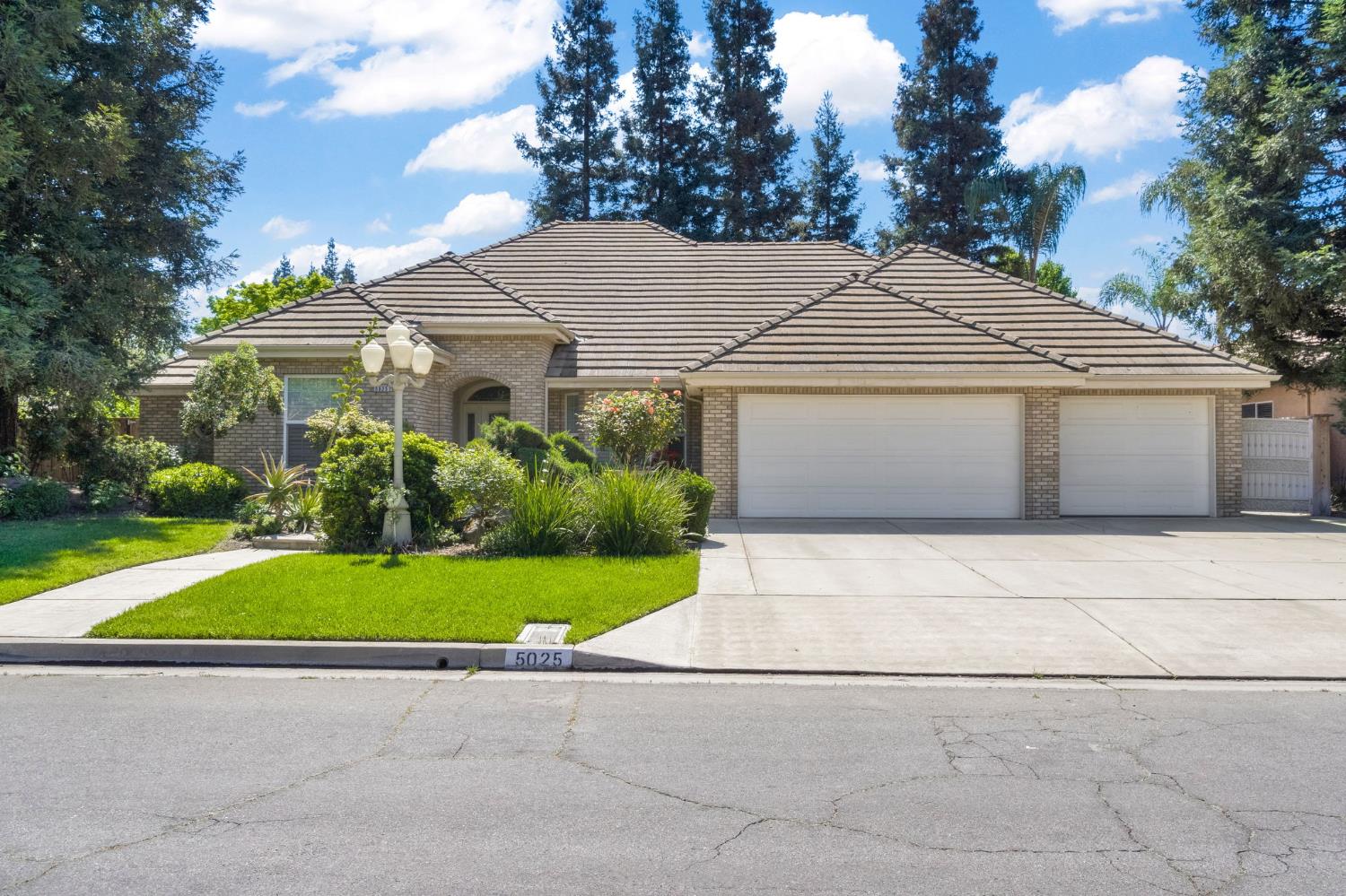 5025 W Birch Ave, Fresno, CA 93722
