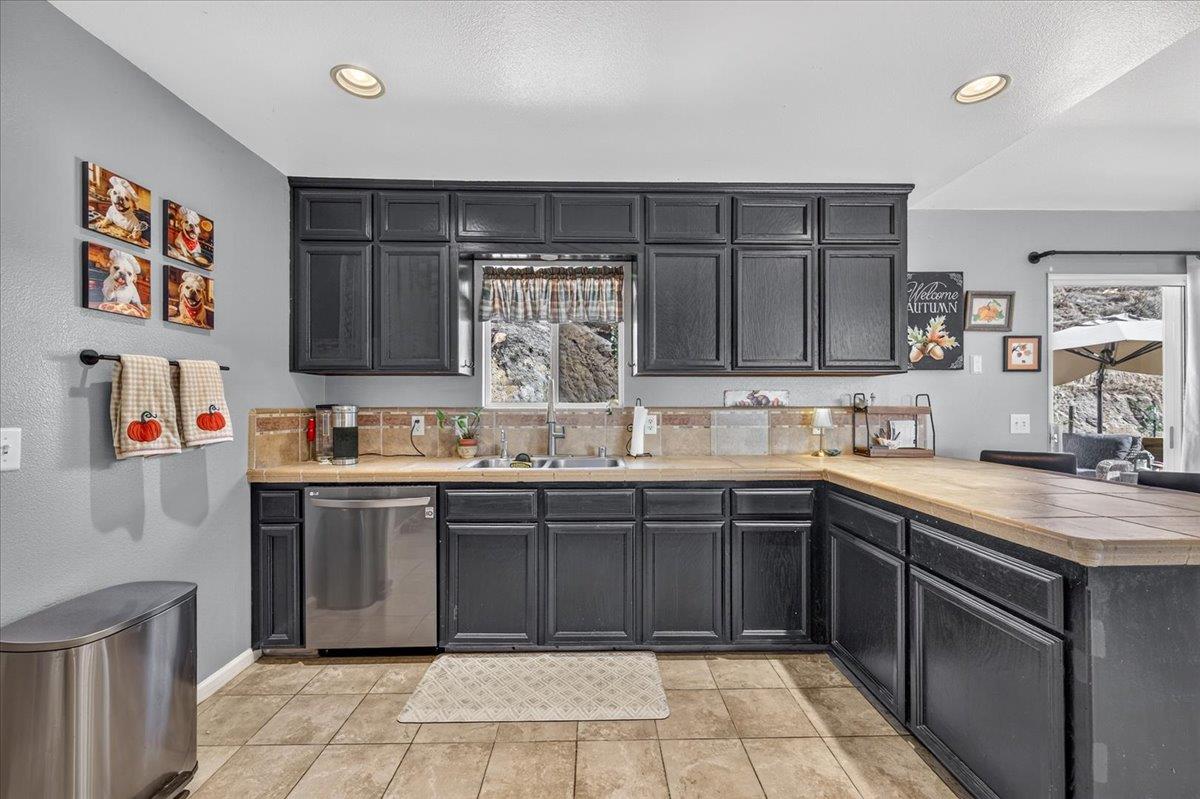 34122 Powerhouse Rd, Auberry, CA 93602