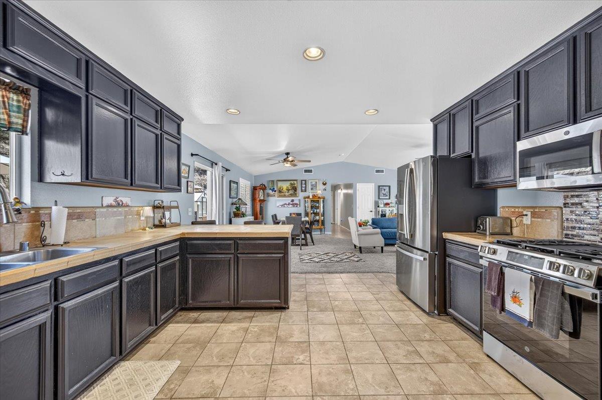 34122 Powerhouse Rd, Auberry, CA 93602