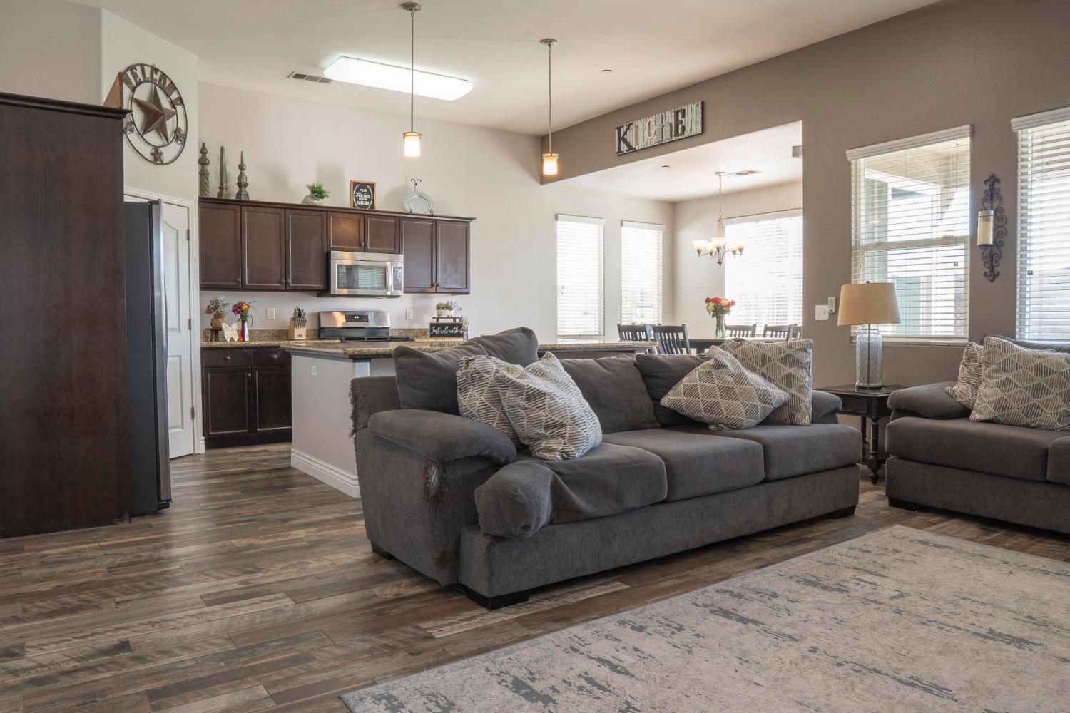 1013 La Jolla Ave, Clovis, CA 93619
