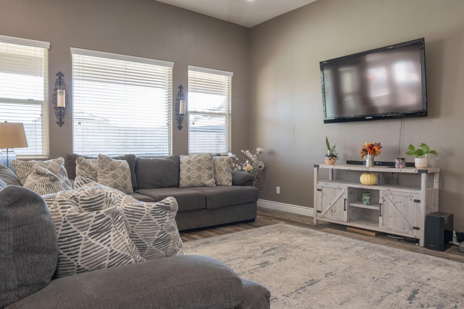 1013 La Jolla Ave, Clovis, CA 93619