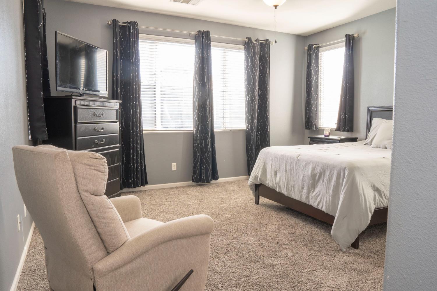 1013 La Jolla Ave, Clovis, CA 93619